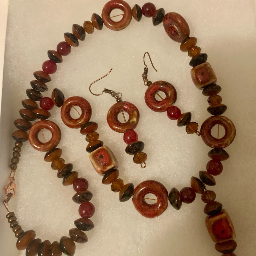 New in Giftbox 1970s style ceramic / glass necklace earrings set